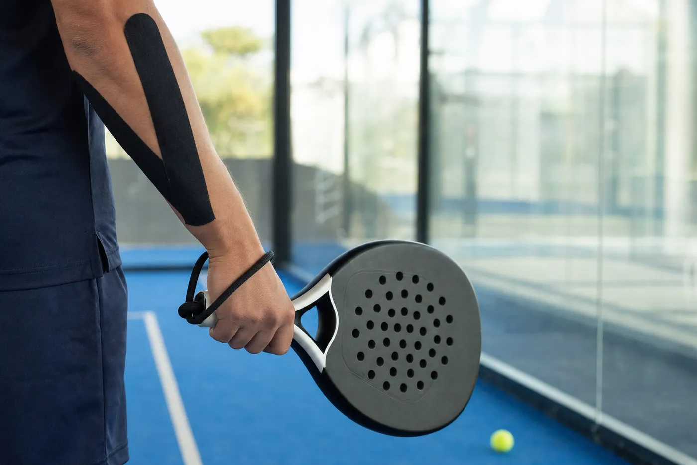 Ilustrasi: Tennis Elbow dan Cedera Padel: Mengapa Siku Sakit Setelah Main Padel dan Cara Menanganinya
