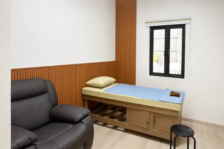 Ruang terapi di Puri Indah